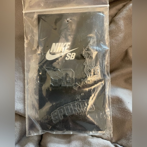 New Nike SB pin collection - Picture 3 of 3
